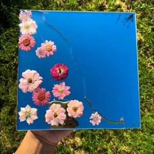 Floral resin square mirror display